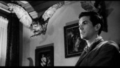 Psycho (1960)Anthony Perkins, birds, camera below and painting